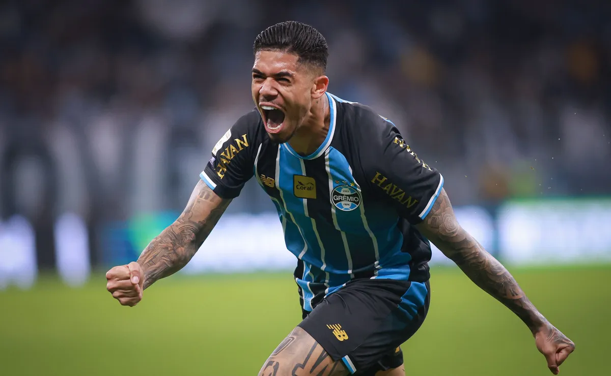Diego Caito é apresentado no Grêmio após estrear com gol contra o Fluminense