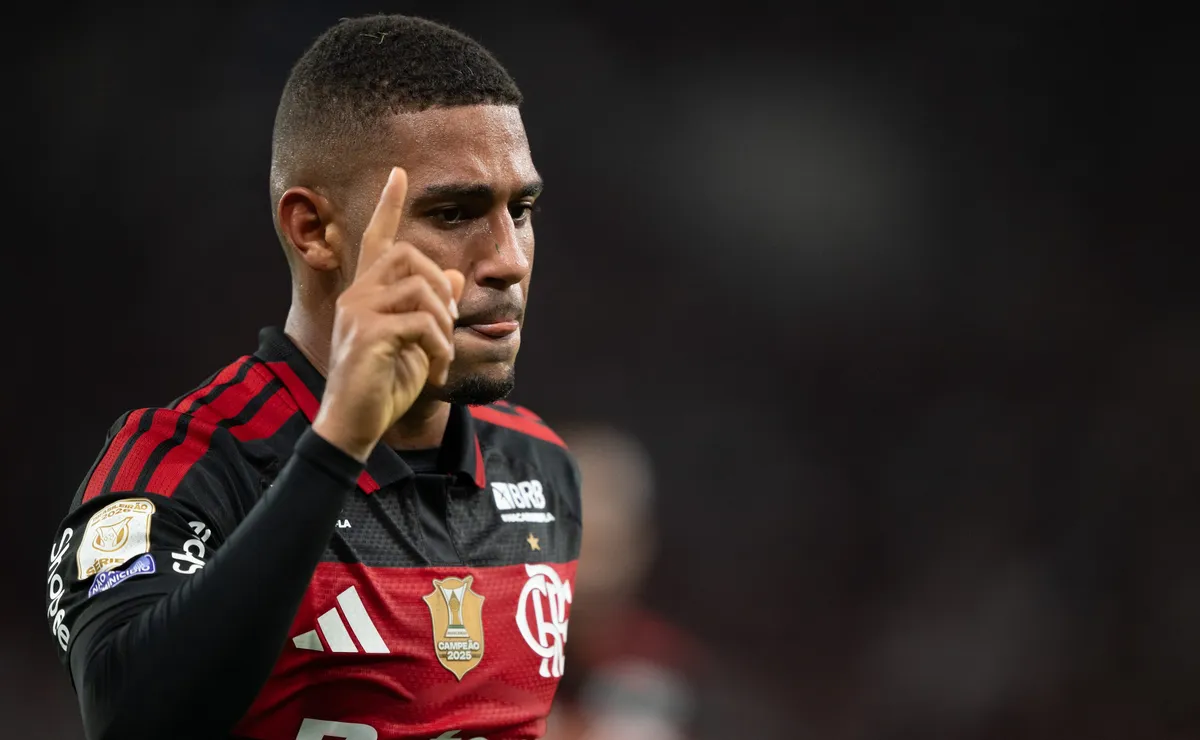 Samuel Lino tem atuação de destaque pelo Flamengo no empate diante do São Paulo