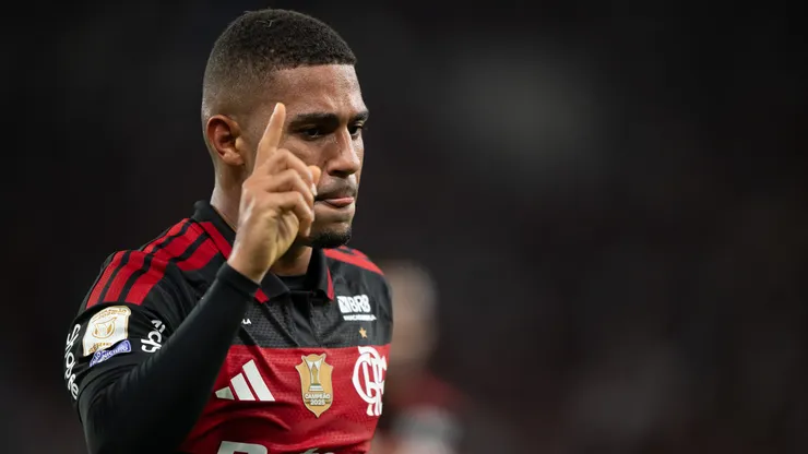 Samuel Lino jogador do Flamengo comemora seu gol anulado pelo var durante partida contra o São Paulo. Foto: Jorge Rodrigues/AGIF