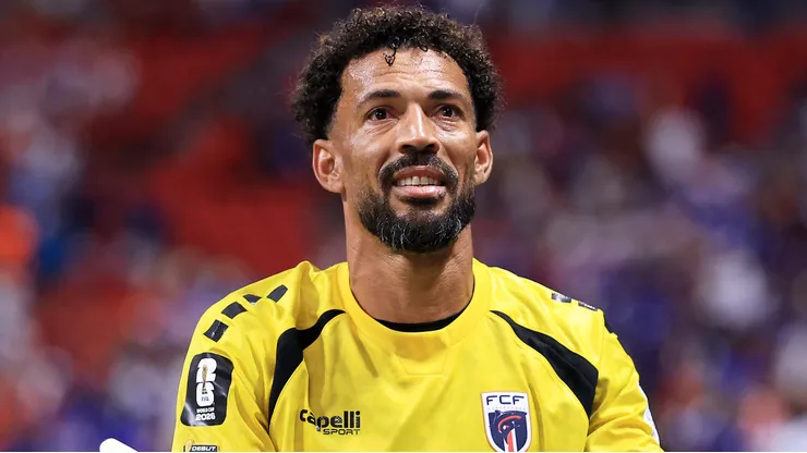 ATLANTA, GEORGIA - JUNE 15: Vozinha #1 of Cabo Verde applaud fans after the 0-0 draw during the FIFA World Cup 2026 Group H match between Spain and Cabo Verde at Atlanta Stadium on June 15, 2026 in Atlanta, Georgia. (Photo by Buda Mendes/Getty Images)
