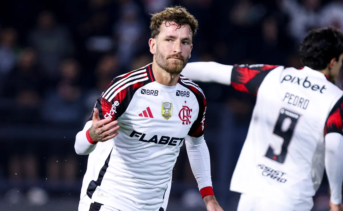 Léo Pereira faz história e se torna o maior zagueiro artilheiro do Flamengo neste século