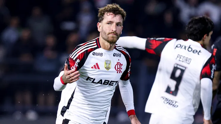 Léo Pereia se tornou o zagueiro com mais gols pelo clube no século - Foto: Ricardo Moreira/Getty Images