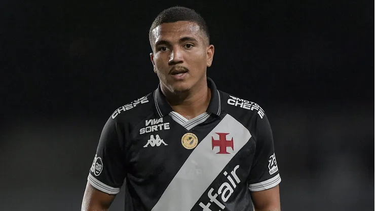 Mateus Carvalho jogador do Vasco durante partida contra o Ceara no estadio Sao Januario pelo campeonato Brasileiro A 2025