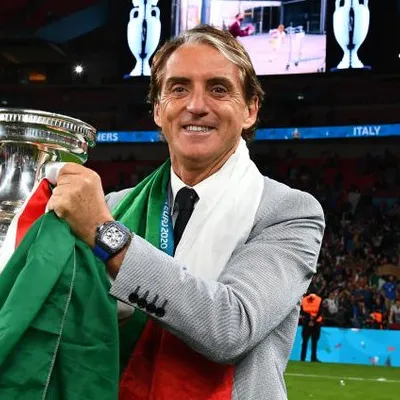 Após polêmica com Pirlo, Itália encaminha retorno de Mancini