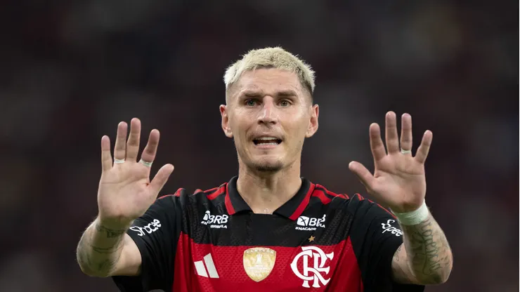 - Varela jogador do Flamengo durante partida contra o Santos