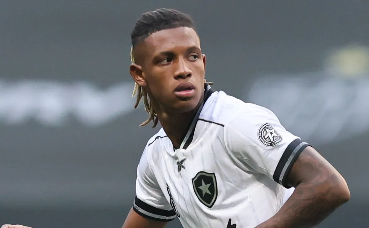 Danilo é criticado por Ilsinho por não forçar saída do Botafogo após propostas de Flamengo e Palmeiras