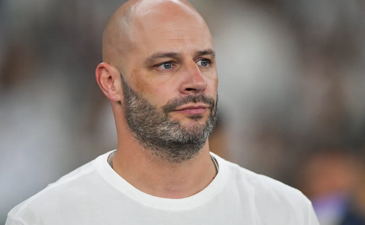Botafogo vive boa sequência e Franclim Carvalho recebe elogios de jornalista: “Os números estão aí”