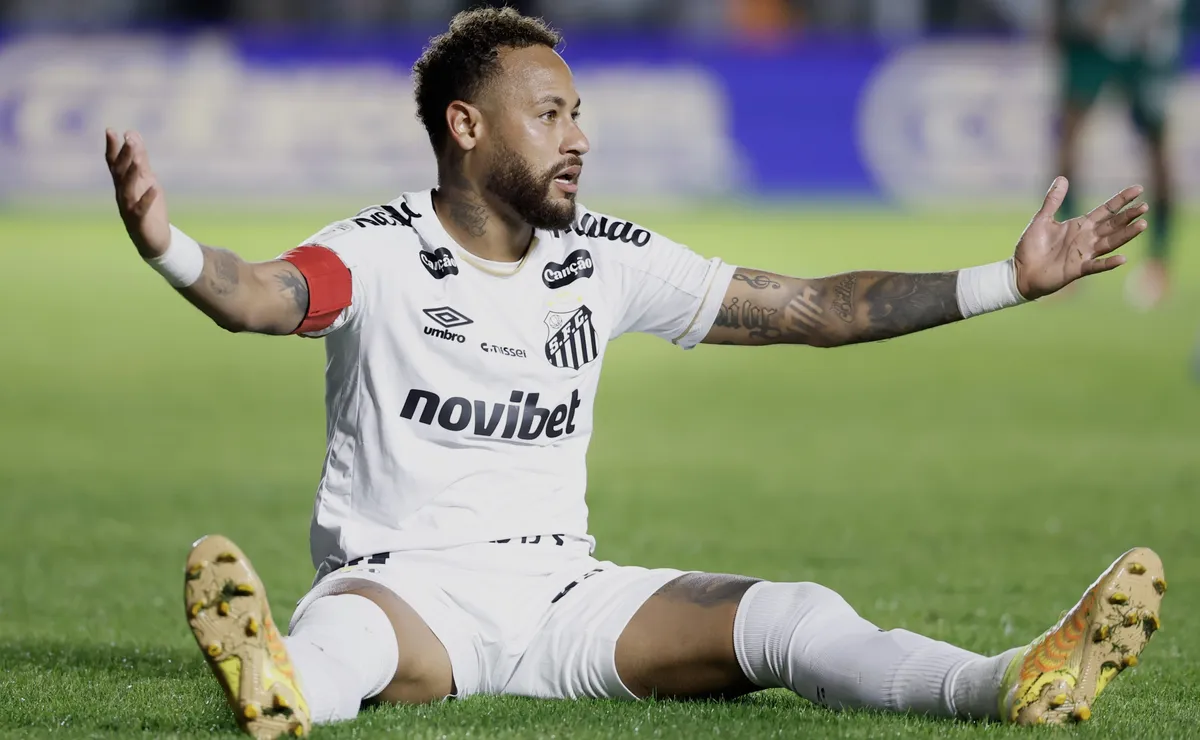 Fellipe Bastos sai em defesa de Neymar após críticas no Santos: “Apanha e quando responde está errado”
