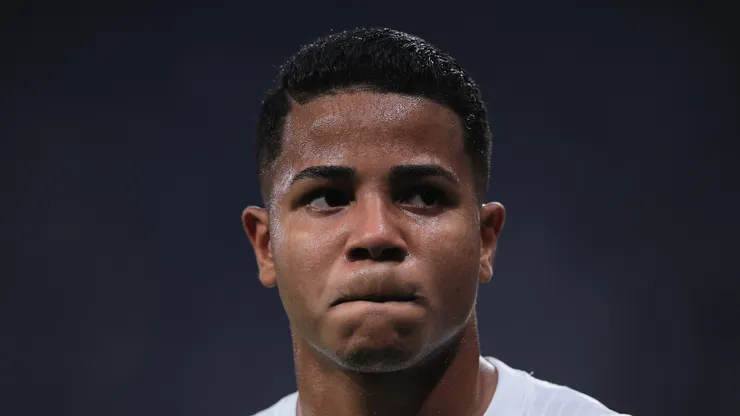 Wesley em campo com a camisa corinthiana.