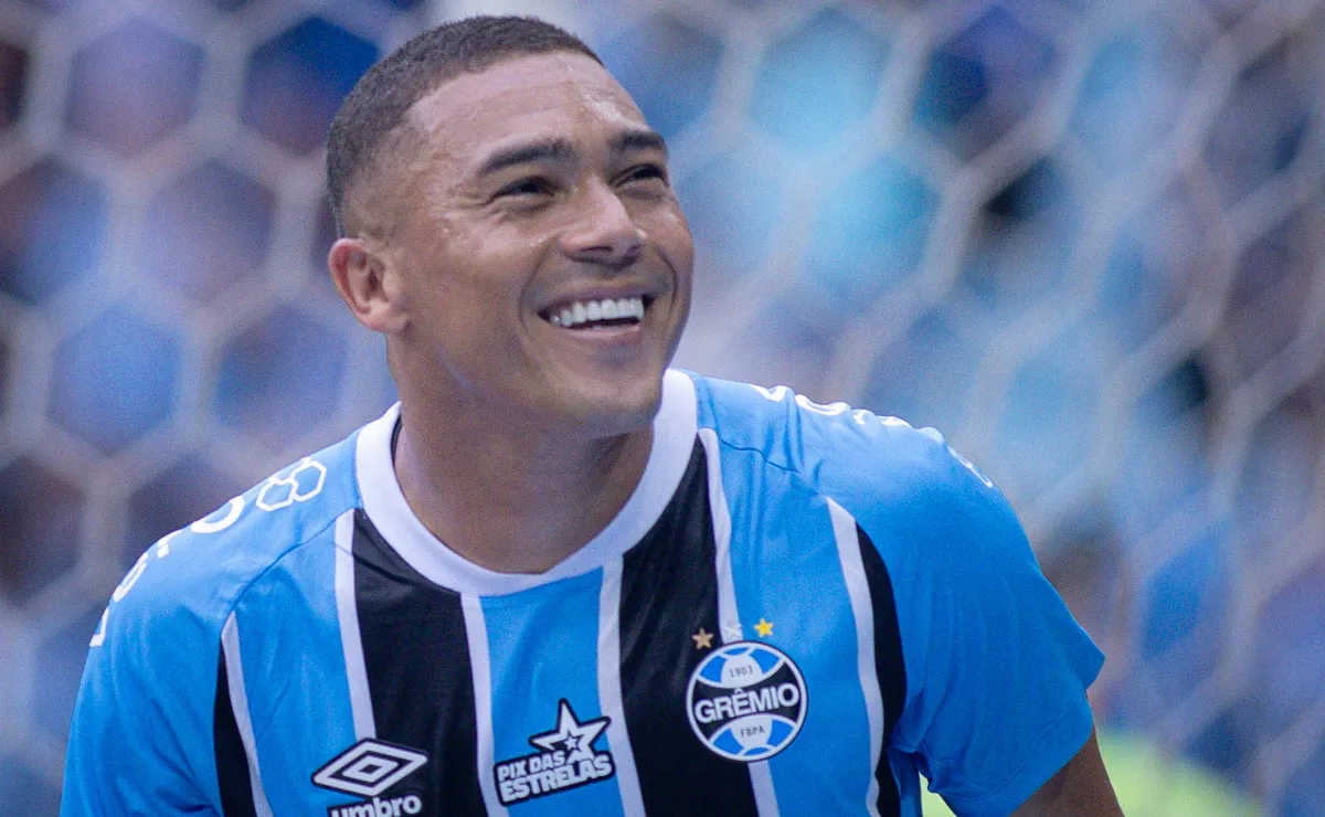 Grêmio encaminha renovação prepara anúncio oficial do novo contrato de dois anos com Carlos Vinícius