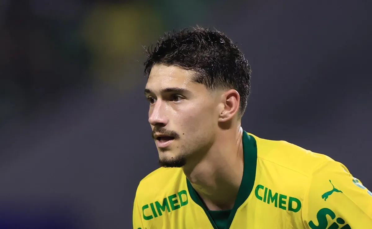 Betis avalia contratação de Emiliano Martínez após pedido de Pellegrini, e Palmeiras não descarta venda