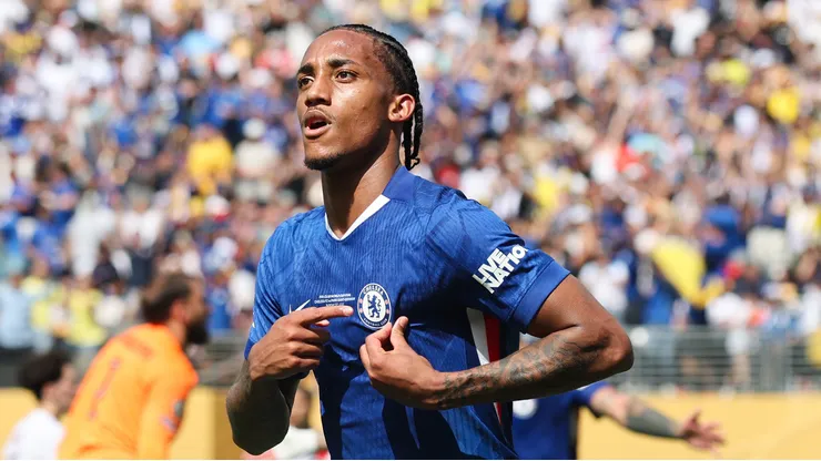 João Pedro começou a pré-temporada voando pelo Chelsea e é favorito a ser convocado por Ancelotti após a Copa do Mundo