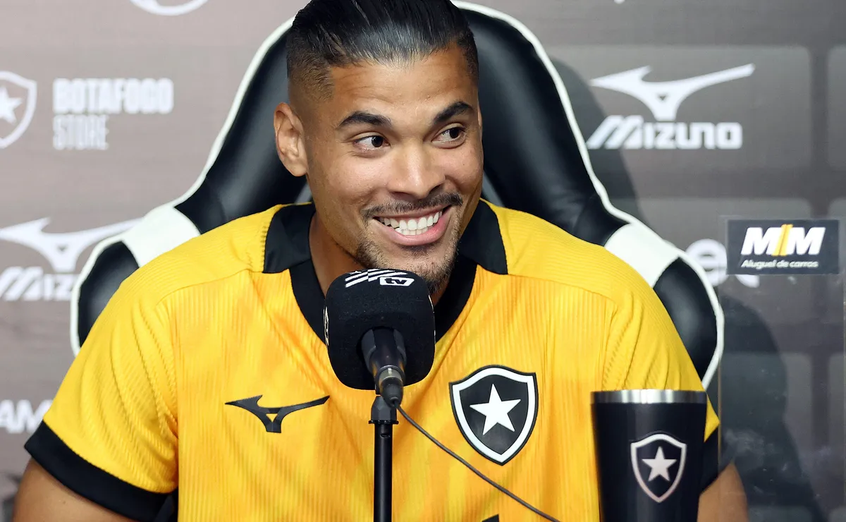 Warleson explica lance com Kaio Jorge em vitória sobre o Cruzeiro: “Tive que fechar o ângulo”