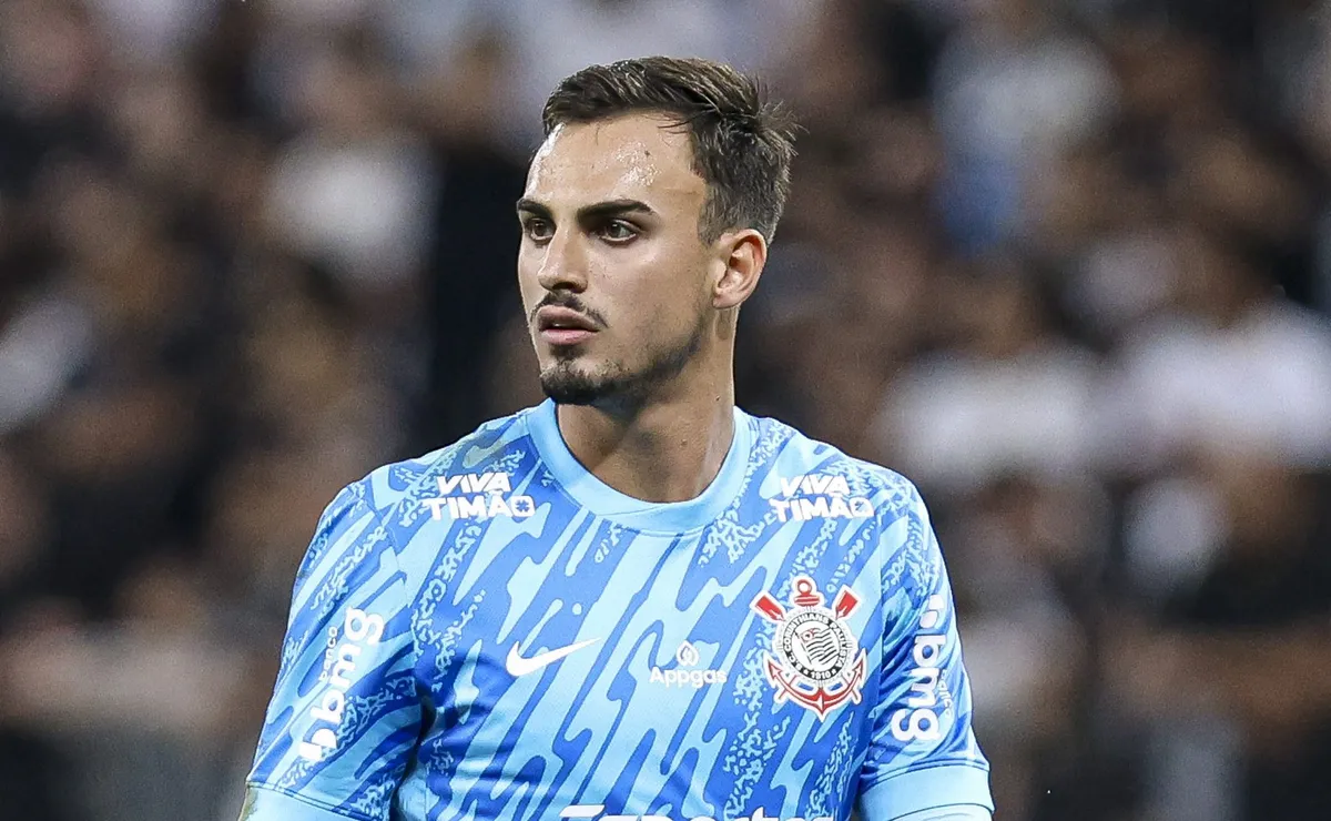 Matheus Donelli, emprestado pelo Corinthians, pega pênalti e se destaca em estreia pelo Shabab Al Ahli