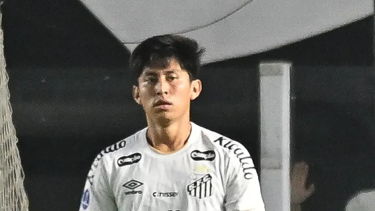 Miguelito, meia boliviano do Santos - Foto: Jota Erre/AGIF