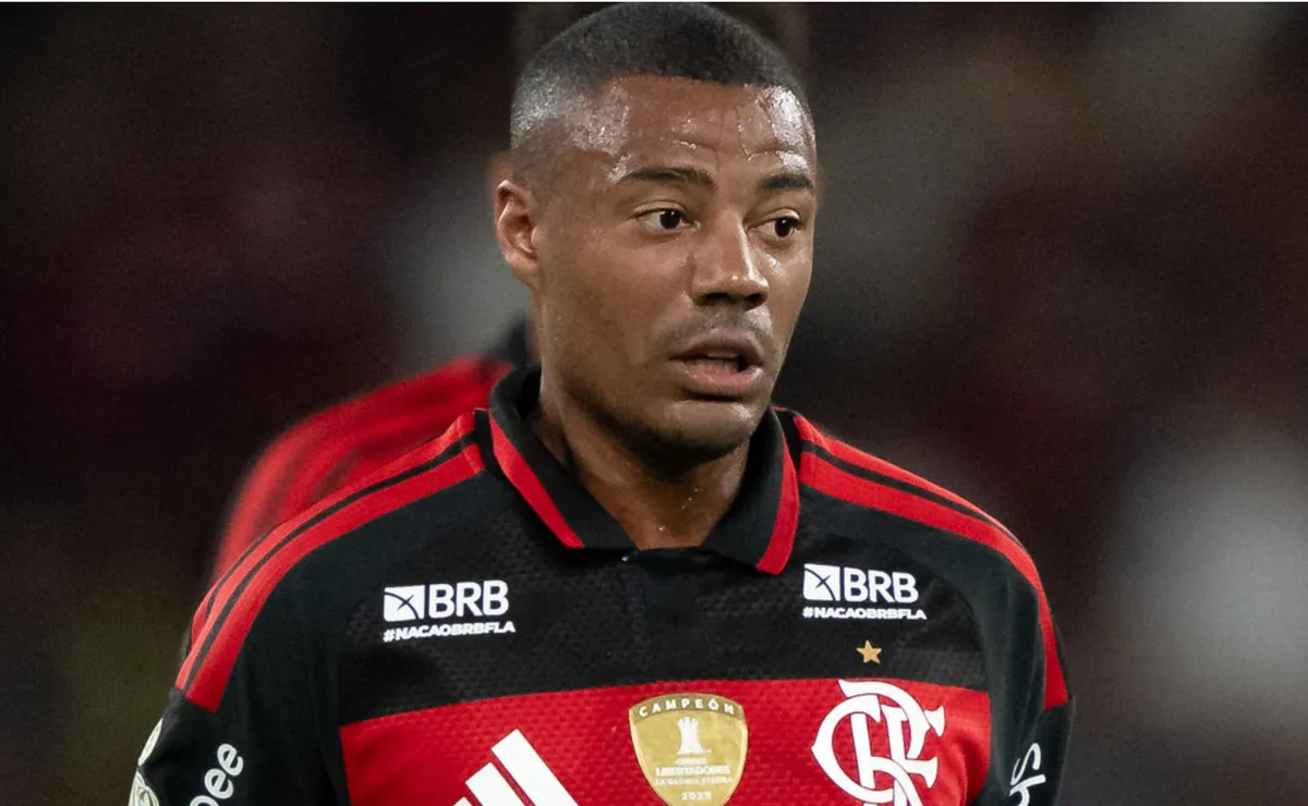 Peñarol demonstra preocupação com condições físicas de De La Cruz em negócio com o Flamengo