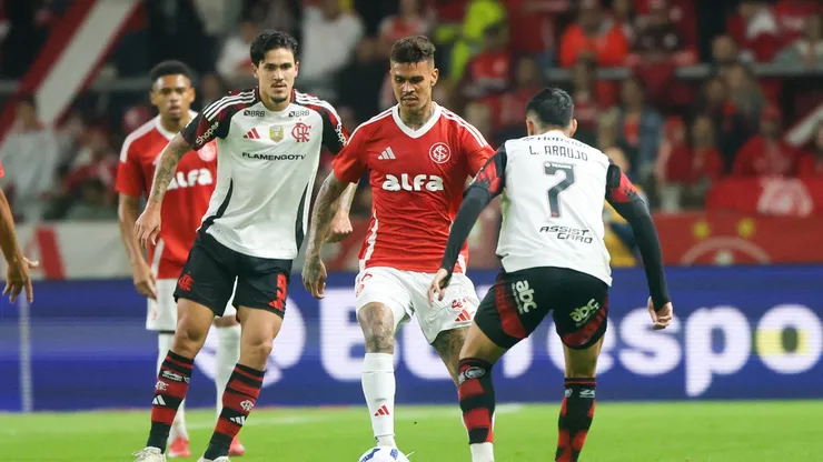 Internacional enfrenta o Flamengo no Beira-Rio