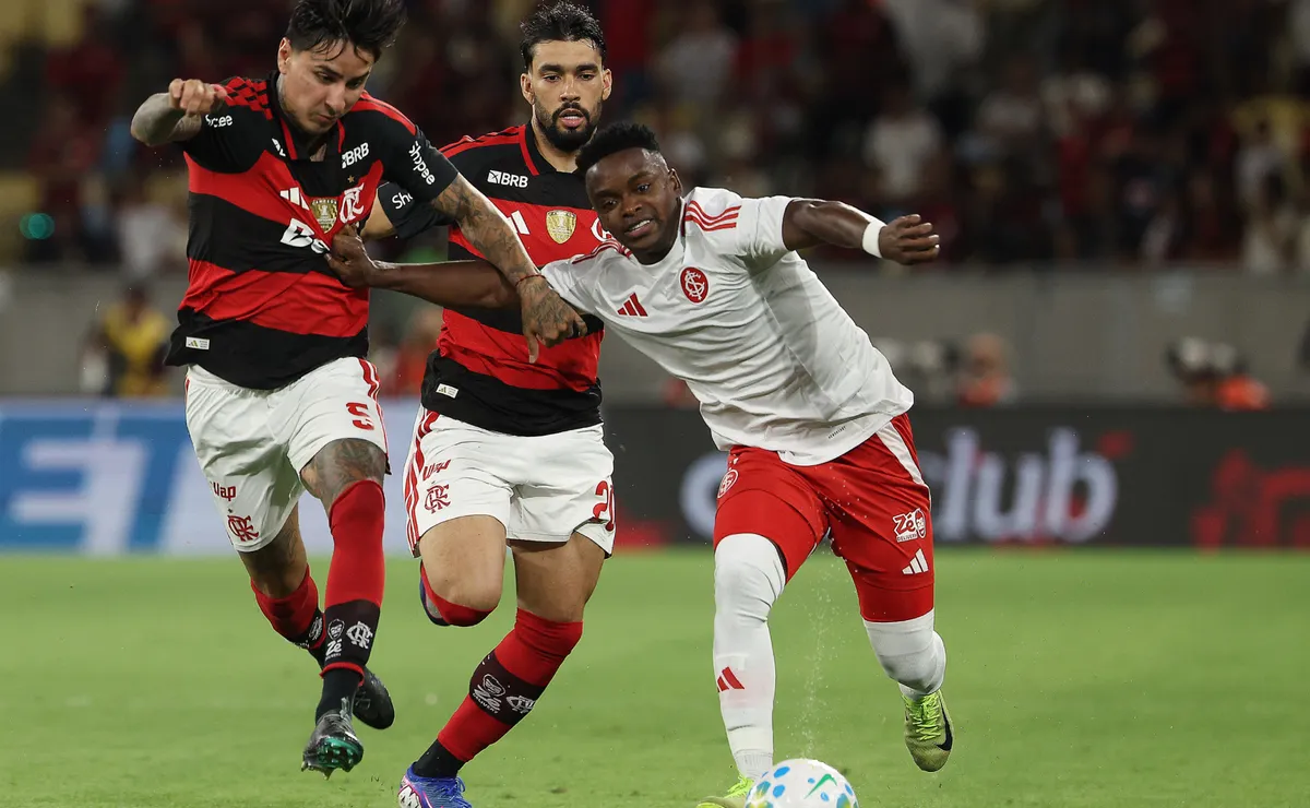 IA faz previsão para Internacional x Flamengo e crava jogo com três gols pelo Brasileirão