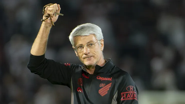 Odair durante partida contra o SPFC, em Bragança Paulista