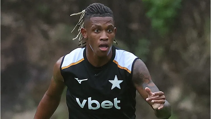 Danilo jogador do Botafogo durante treinamento