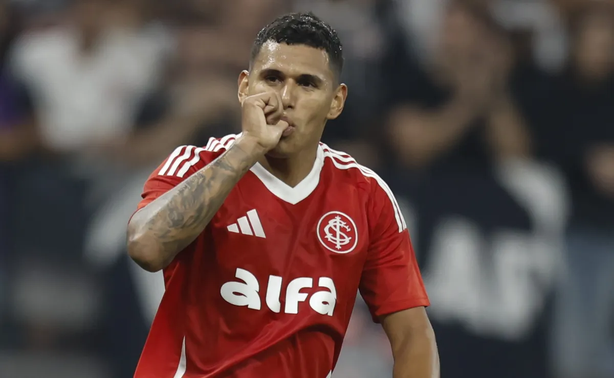 Braian Aguirre é barrado contra o Flamengo e Inter encaminha venda ao Rosario Central por R$ 8 milhões