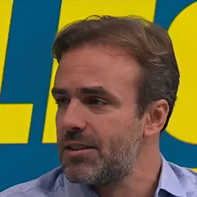 Roger Flores vê covardia contra Neymar e defende o atacante