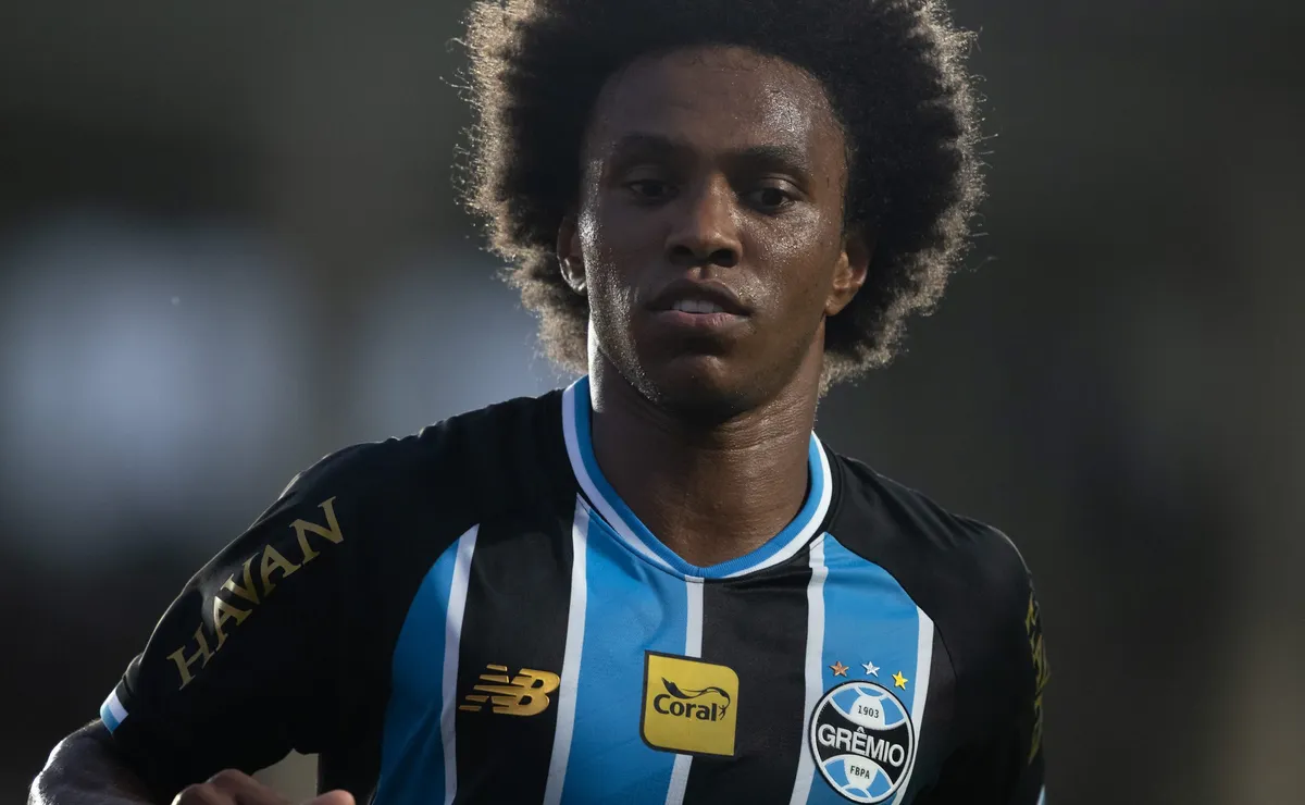Willian prioriza novo desafio fora do Brasil e conversas com o Fluminense não devem avançar
