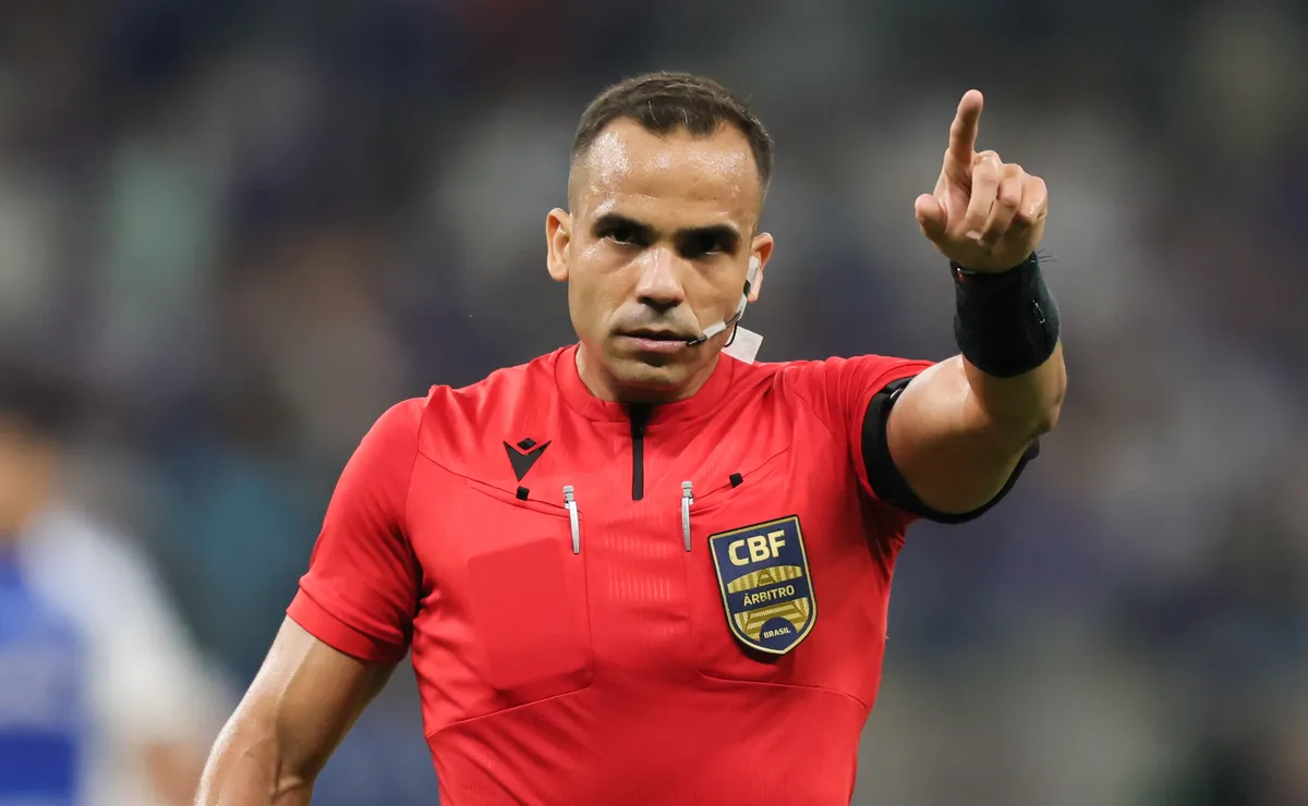 Árbitro de Inter x Corinthians chega pressionado ao Beira-Rio após sequência de polêmicas