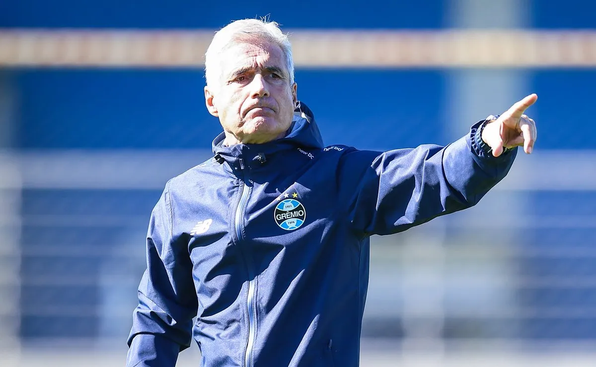Com três desfalques, Luís Castro quebra a cabeça para escalar o Grêmio contra o Bolívar