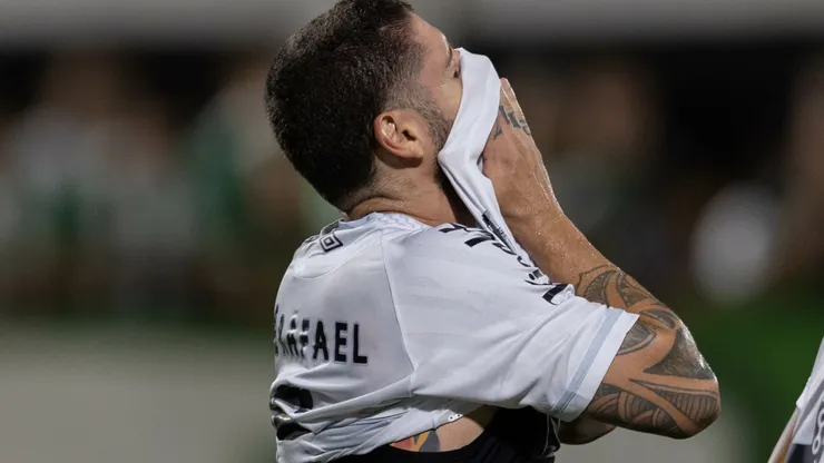 Santos acelera rescisões de jogadores fora dos planos para reduzir folha salarial e cortar gastos - Foto Liamara PolliAGIF