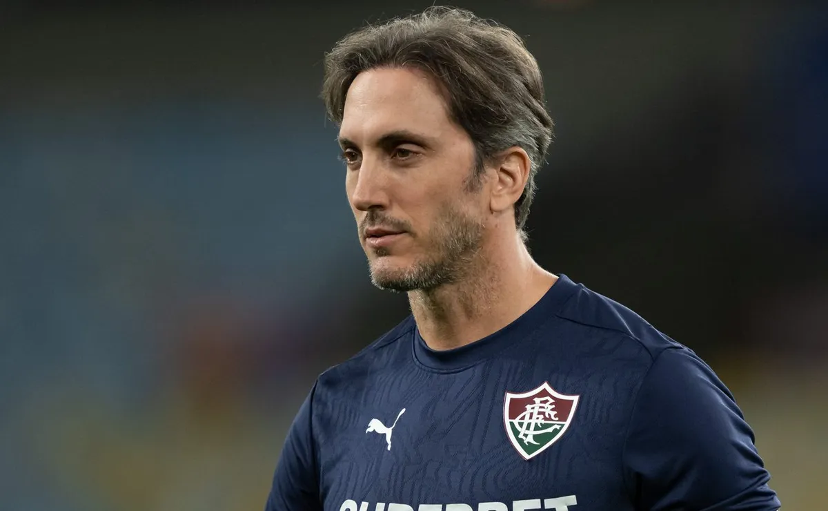 Zubeldía enfrenta polêmica envolvendo Lucho Acosta e abre o jogo no Fluminense
