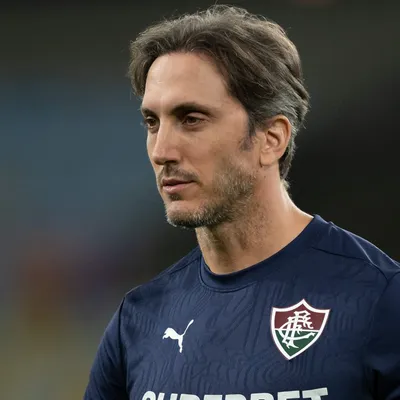 Zubeldía rebate polêmica envolvendo Lucho Acosta no Fluminense