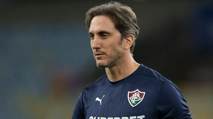 Luis Zubeldia tecnico do Fluminense durante partida contra o Bahia no estadio Maracana pelo campeonato Brasileiro A 2026. Foto: Jorge Rodrigues/AGIF