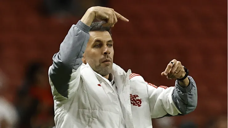 RS - PORTO ALEGRE - 29/07/2026 - BRASILEIRO A 2026, INTERNACIONAL X FLAMENGO - Paulo Pezzolano tecnico do Internacional durante partida contra o Flamengo no estadio Beira-Rio pelo campeonato Brasileiro A 2026. Foto: Roberto Vinicius/AGIF