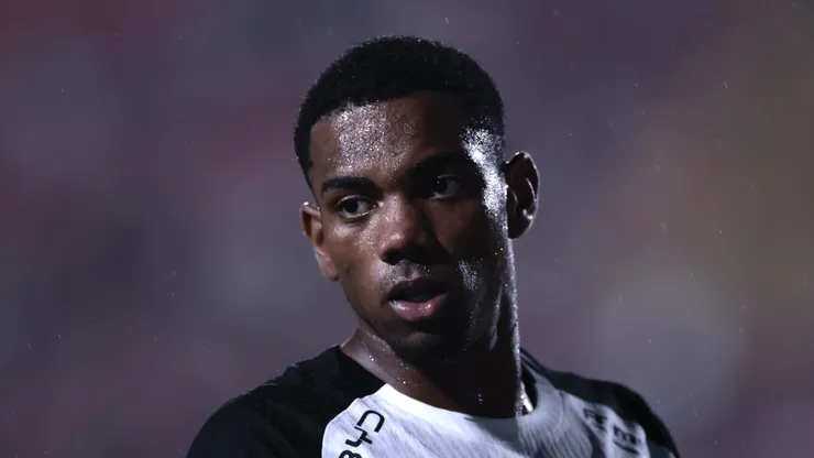 André em campo pelo Timão em duelo no Canindé.
