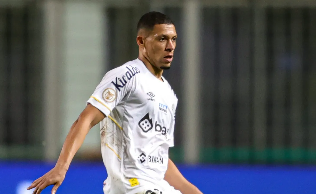 Alex Nascimento lidera nova barca de negociações para rescisões no Santos