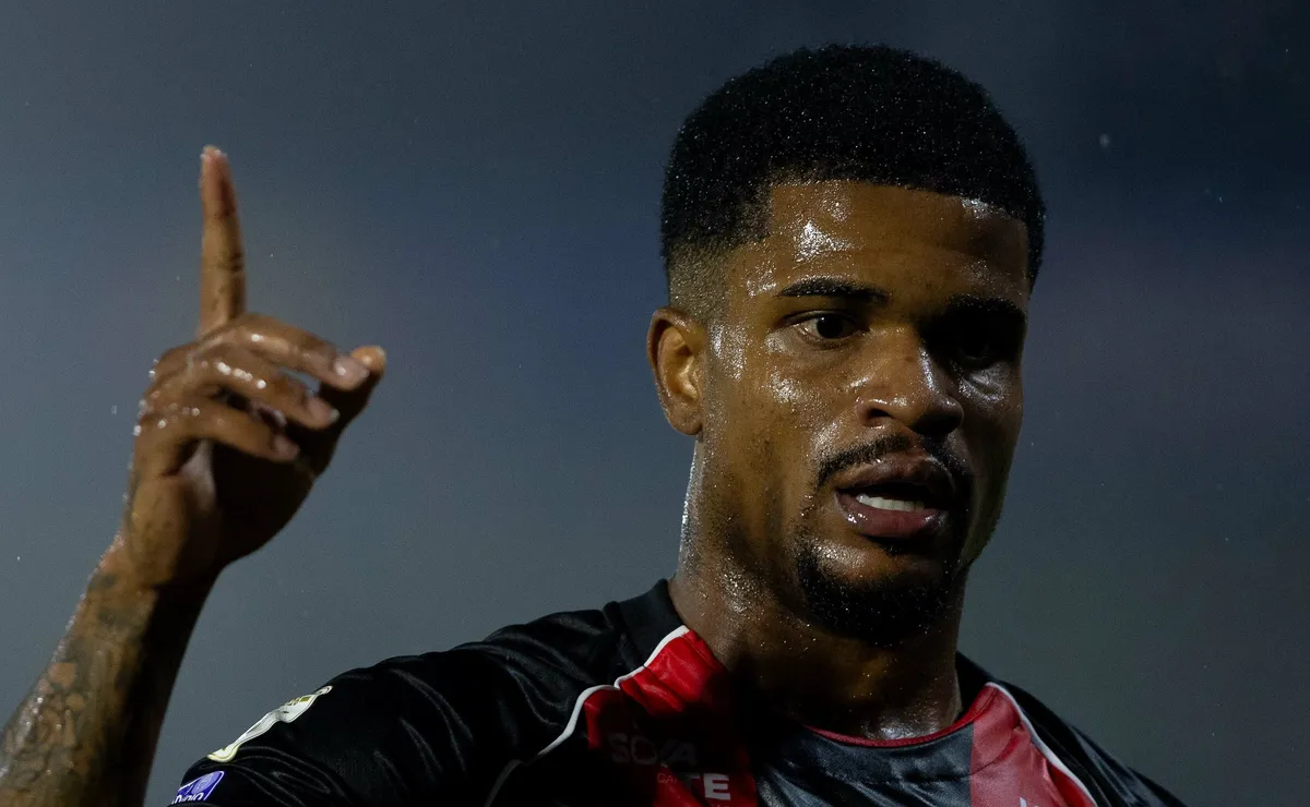 Áudio do VAR esclarece as expulsões de Cacá e Luan em Vitória x Palmeiras: “Jogo brusco grave”