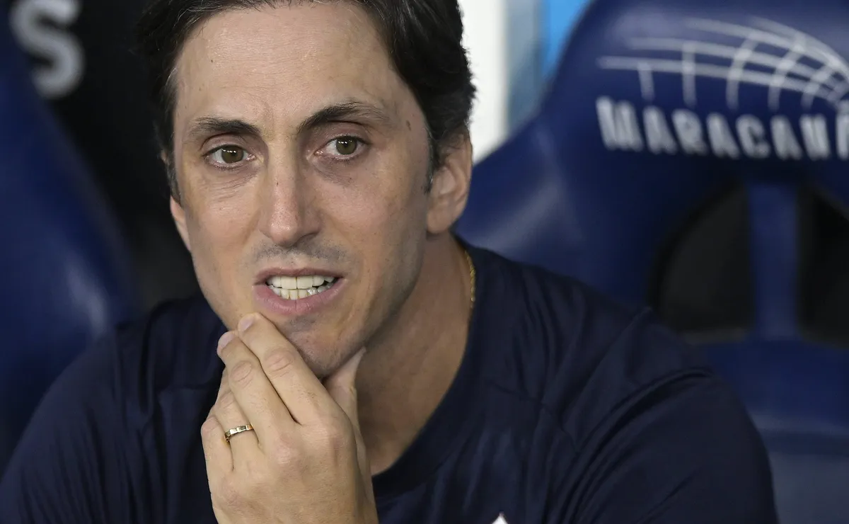 Zubeldía detalha motivo que provoca onda de lesões no Fluminense