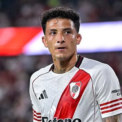 Vasco faz investida por Kevin Castaño, do River
