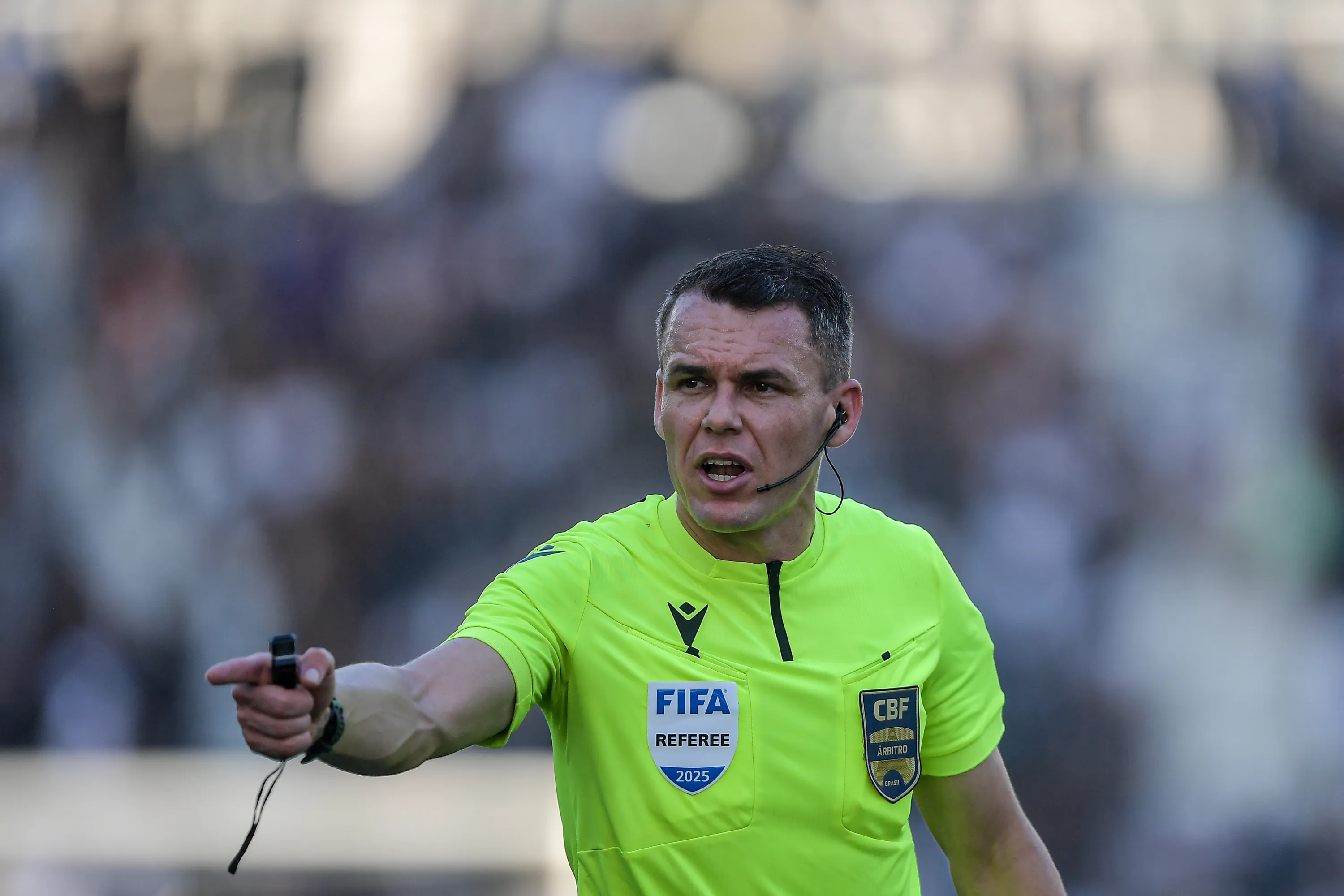 Árbitro Paulo Cesar Zanovelli da Silva. Foto: Thiago Ribeiro/AGIF