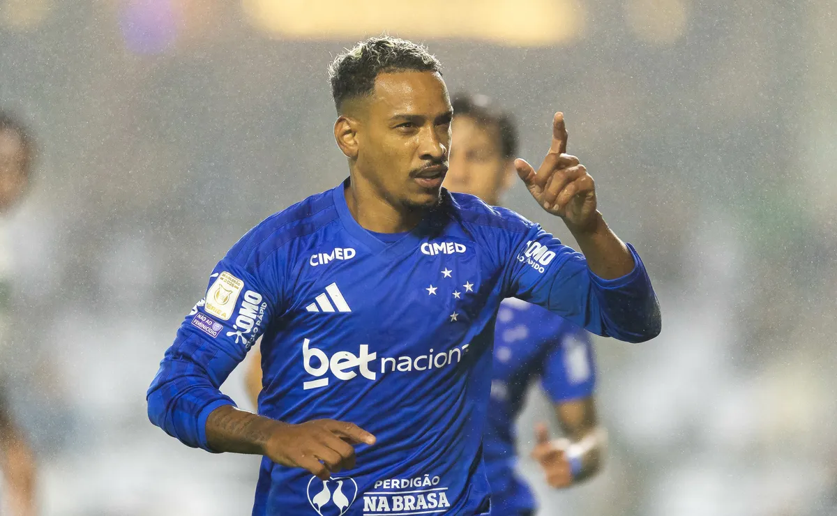 Matheus Pereira decide com golaço e Cruzeiro vence Coritiba pelo Brasileirão; Gerson preocupa com lesão