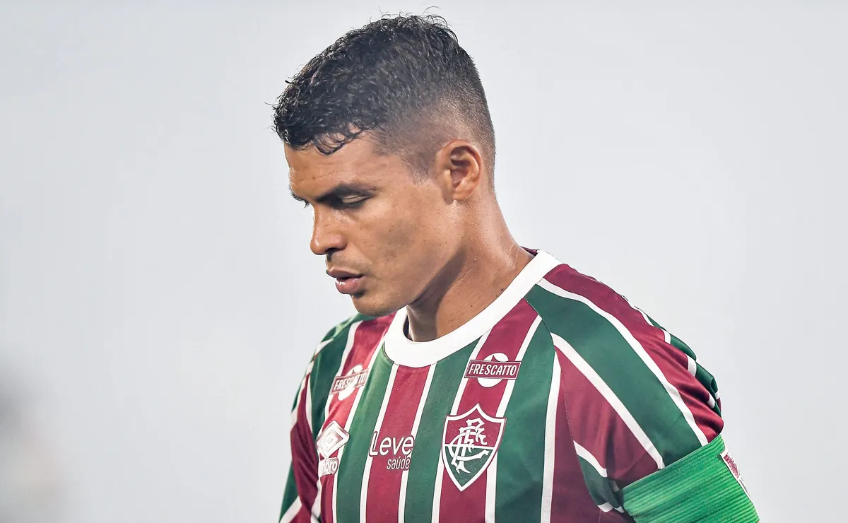 Thiago Silva vira desfalque de última hora após confirmação de lesão para o clássico