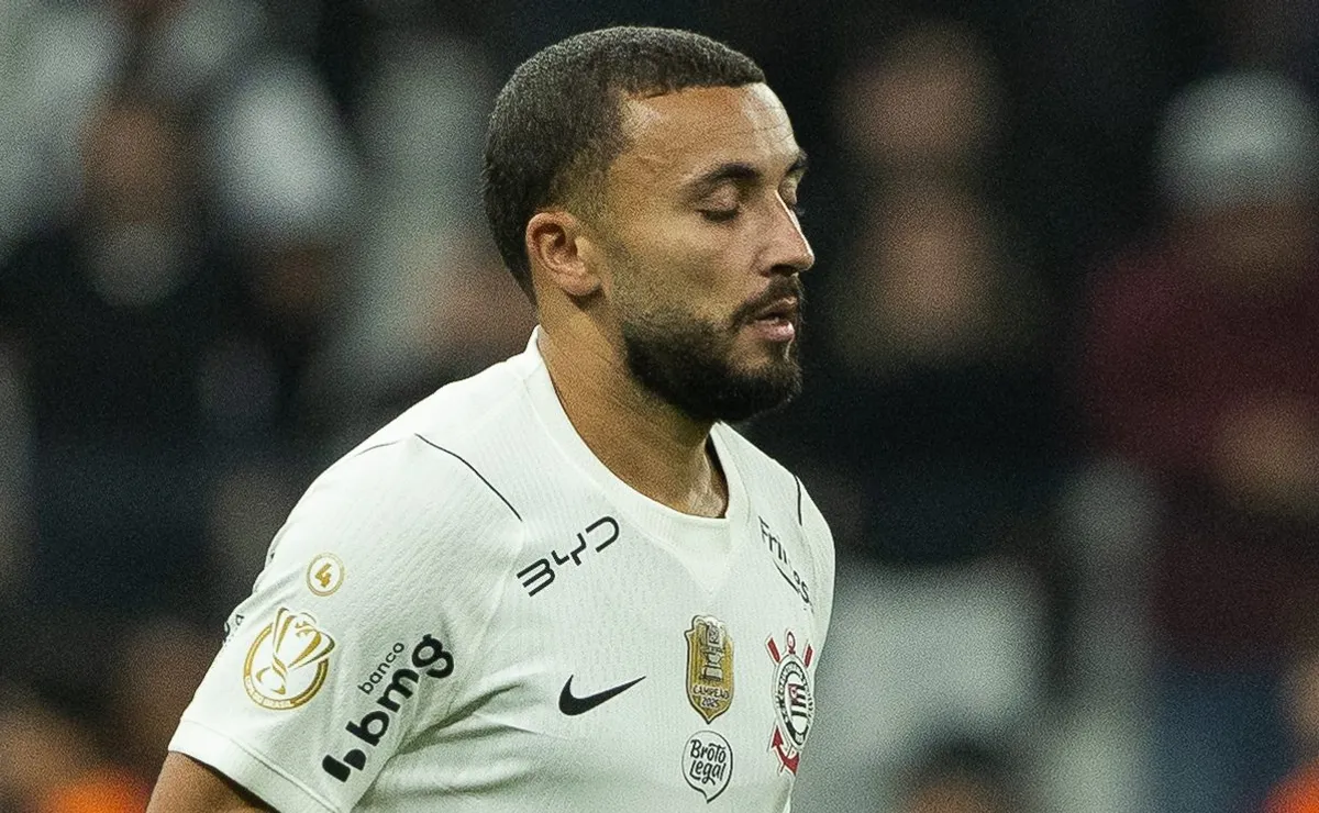 Labyad torce o joelho e Diniz faz duro desabafo sobre o gramado da Arena
