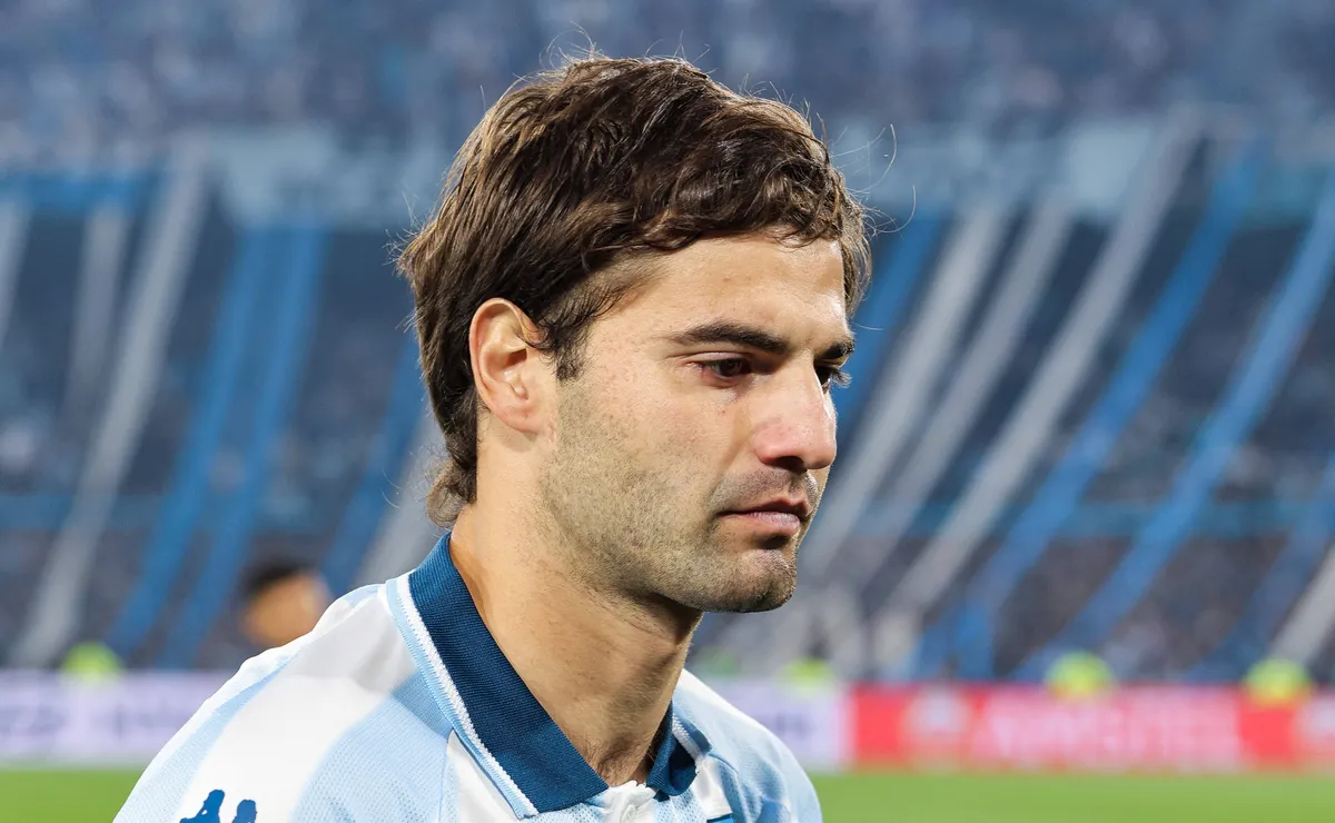 Rivais entram na disputa e Vasco tenta destravar compra de Santiago Sosa, do Racing