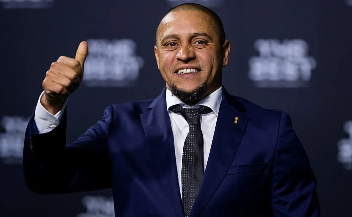 Roberto Carlos pede perdão à torcida do Palmeiras por jogar no Corinthians: “Nada vai apagar”