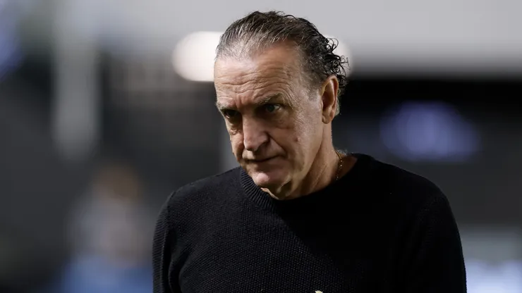 Cuca tecnico do Santos durante partida contra o Chapecoense no estadio Vila Belmiro pelo campeonato Brasileiro A 2026.
