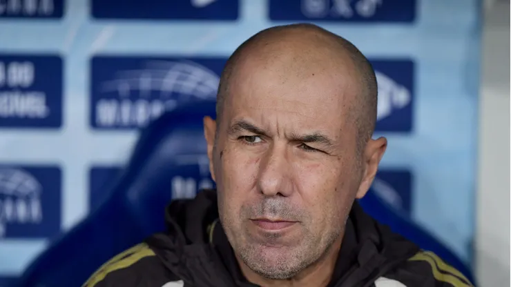 Leonardo Jardim no banco de reservas em jogo no Maracanã.