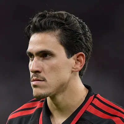 Flamengo agenda reunião por renovação do contrato de Pedro