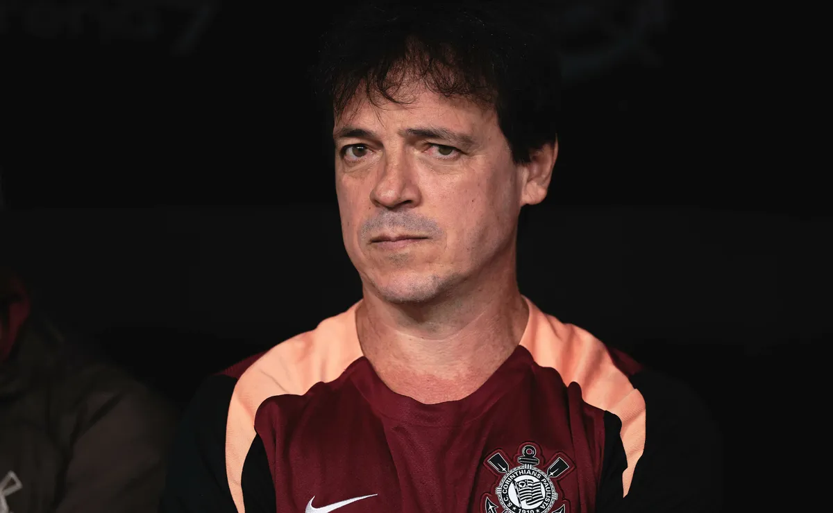Cobrança de Diniz sobre gramado agita diretoria do Corinthians a tomar providências