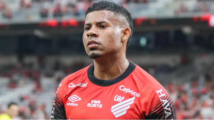 Gilberto está emprestado pelo Palmeiras ao Athletico-PR até dezembro